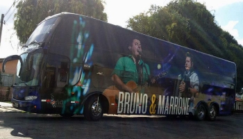 ONIBUS DE FAMOSOS